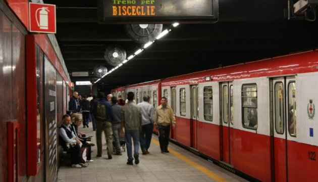 У Мілані евакуювали дві лінії метро через підозрілий пакет