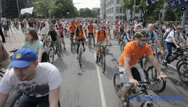 Велосипедисти у Харкові влаштували гігантський флешмоб