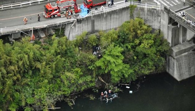 В Японії автобус впав у водосховище: п'ятеро загиблих