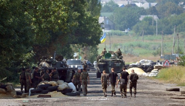 Konfliktgebiet Ostukraine: Ein ukrainischer Verteidiger getötet, drei verletzt