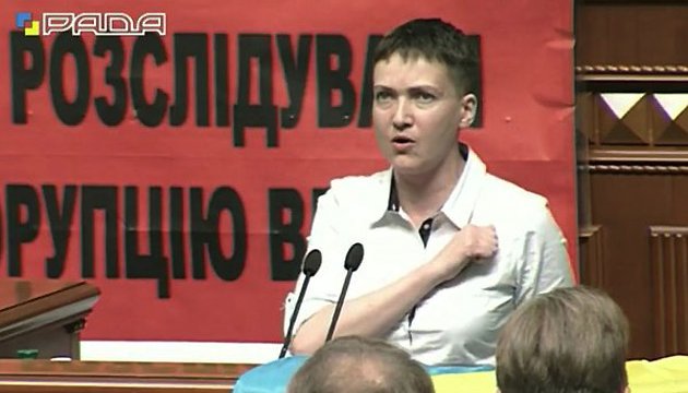 Nadiya Savchenko retiró de la tribuna del parlamento 