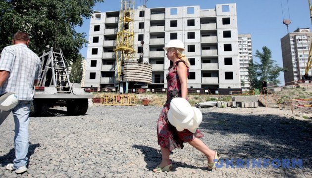 На Харківщині будівельник загинув, зірвавшись зі страховки