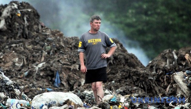 Пошуки людини на сміттєзвалищі тривають попри загрозу нової 