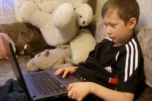 Як слідкувати за безпекою дітей в інтернеті 
