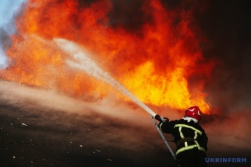 На Миколаївщині рятувальники загасили пожежу, яка виникла через обстріли рф