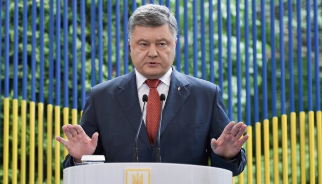 El presidente Poroshenko comenzó la rueda de prensa