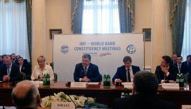 Порошенко бере участь в засіданні регіональної групи МВФ та Світового банку