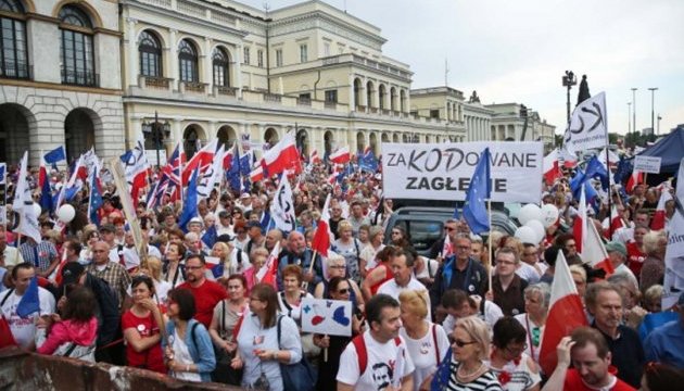 Тисячі поляків вийшли на антиурядові демонстрації