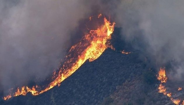 Old Fire: у Каліфорнії вирує пожежа, вогонь сягає 15 метрів