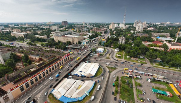 У Києві прорив тепломережі: без гарячої води майже 80 будинків, лікарні й дитсадки