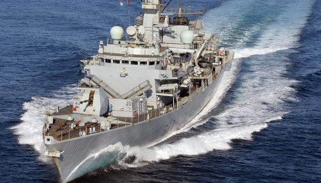 Корабель ВМС Великобританії перехопив російський підводний човен