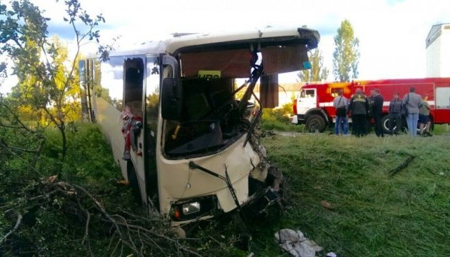 У Лисичанську в ДТП потрапив автобус з людьми: семеро постраждалих