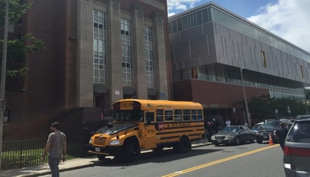 Стрілянина біля школи в Бостоні: є жертви