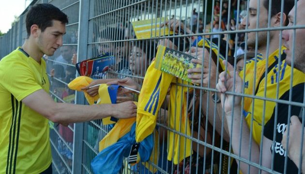 Євро-2016: на першому тренуванні українців у Франції був аншлаг