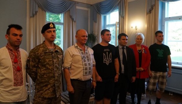 Клімкін відвідав українських військових, що перебувають на лікуванні в Естонії