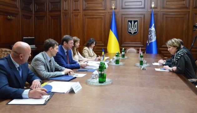 Луценко обговорив з послом Британії повернення в Україну 