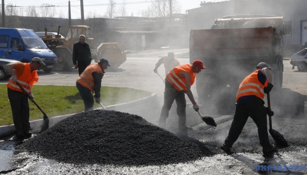 Прокуратура підозрює посадовців Франківщини у відмиванні грошей на ремонті доріг