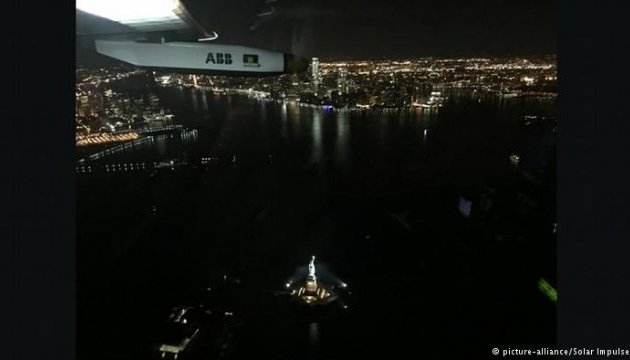 Літак на сонячних батареях Solar Impulse 2 приземлився у Нью-Йорку