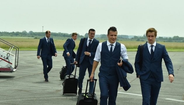Українська збірна прибула до Лілля на перший матч Євро-2016