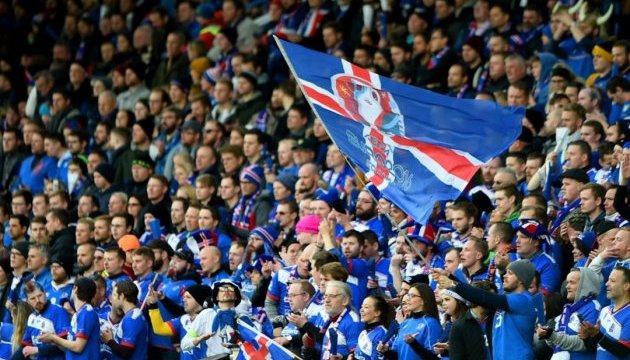 Ісландці масово залишають країну, щоб наживо бачити футбол
