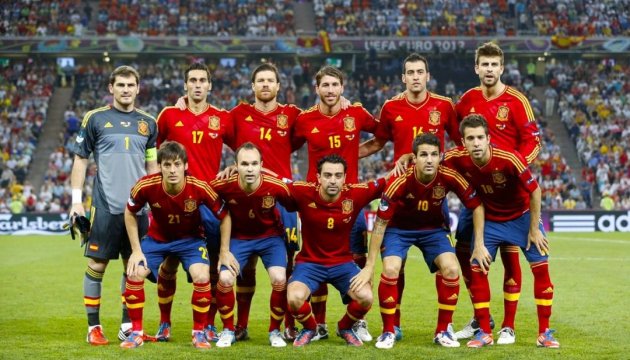 España comienza la defensa del título