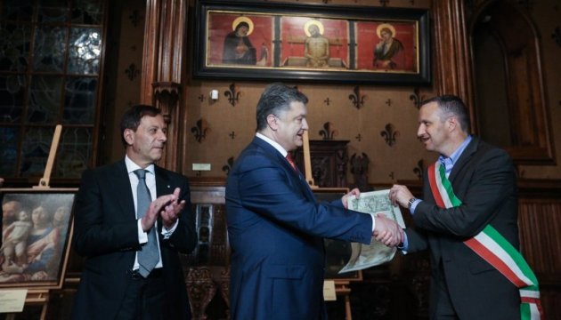 Poroshenko, mayor of Verona attend exhibition of Italian paintings intercepted by Ukraine border guards