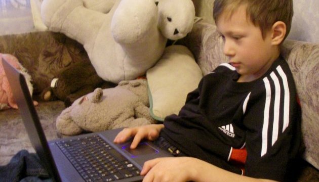 На Донеччині навчатись через Інтернет будуть 2500 дітей