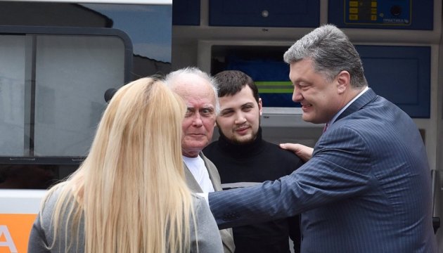 Порошенко обіцяє боротися за Сенцова, Кольченка та решту політв'язнів