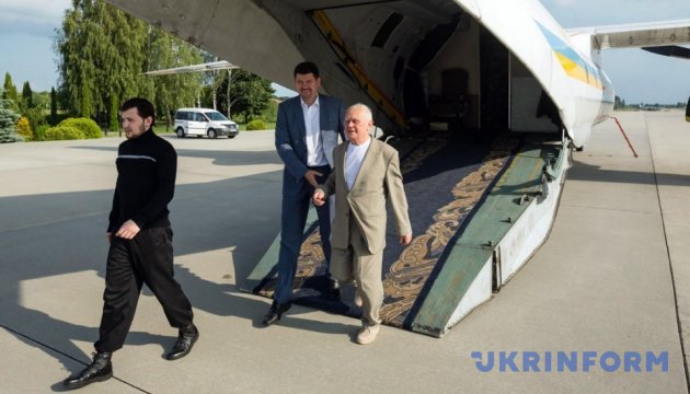 Афанасьєв і Солошенко прилетіли в Україну 