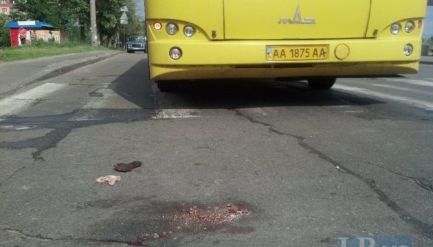 У Києві автобус збив жінку на 