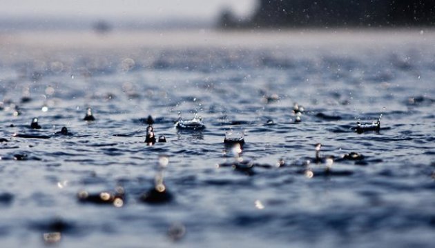 Starke Regenfälle: Bahnhof in Czernowitz unter Wasser 