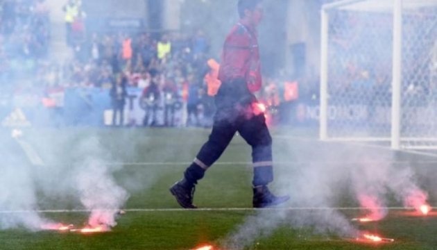 УЄФА оштрафував Хорватію за петарди та бійки фанів
