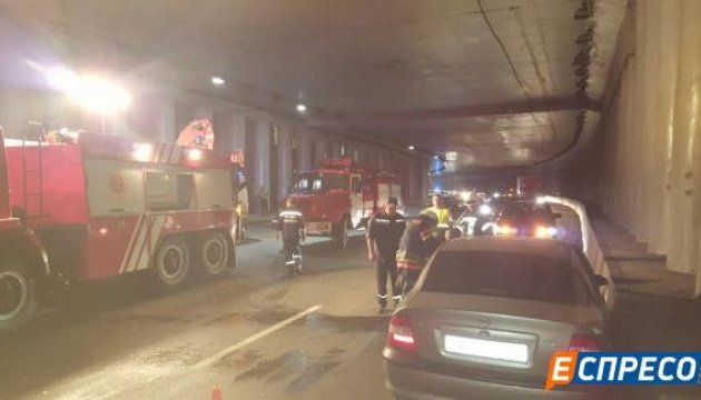 Авто посольства Азербайджану потрапило в ДТП у Києві