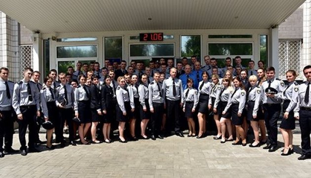 Лави поліції Донеччини поповнили 112 молодих лейтенантів