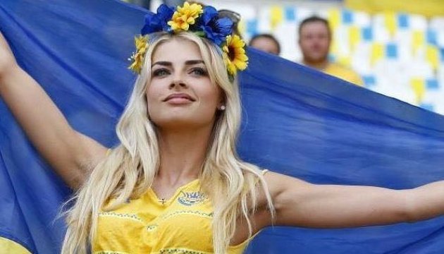 Українська вболівальниця стала зіркою соцмереж на Євро-2016