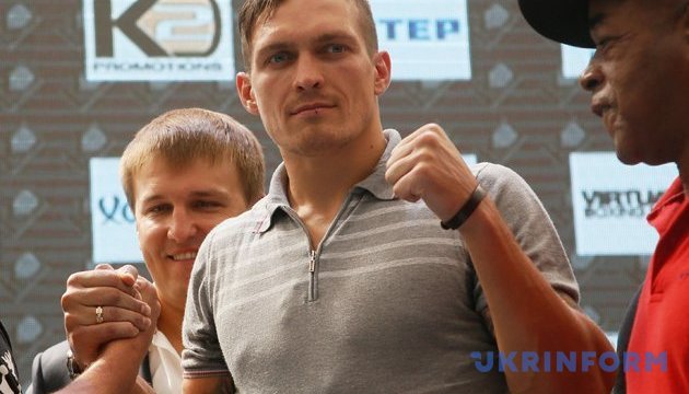 Усик готовий битися з російськими боксерами хоч у Москві