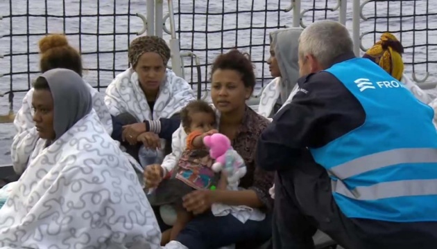 Голландський фрегат знову виловив 150 напівживих мігрантів