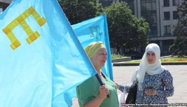 Зеленський привітав кримських татар із Днем національного прапора Зеленський привітав кримських татар із Днем національного прапора