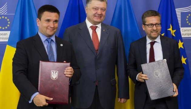 Україна завтра чекає продовження санкцій ЄС проти Росії - Порошенко