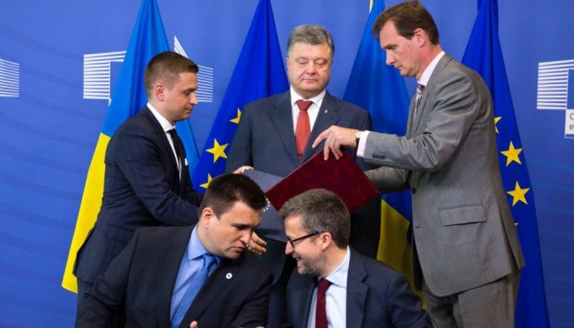 Безвіз для України має пройти комітети до канікул у Європарламенті - Президент