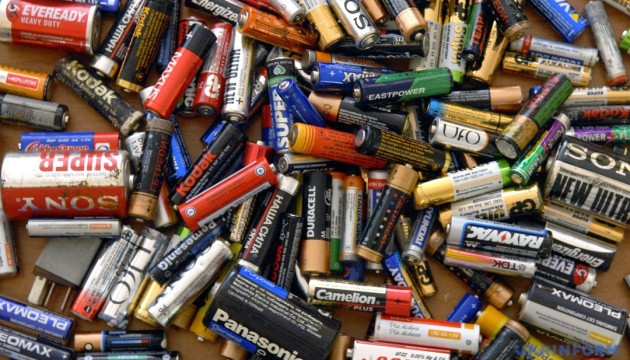 Україна відправляє першу партію батарейок на утилізацію в Європу