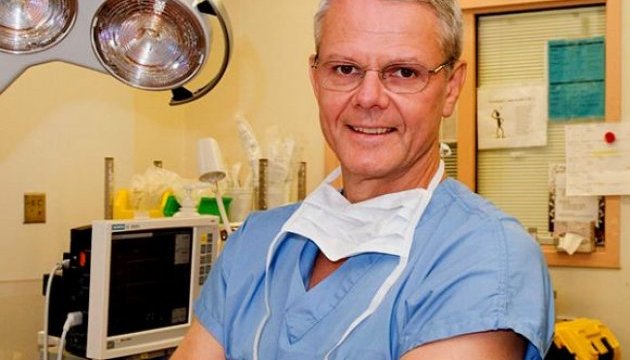 У Львові канадський хірург допоміг у надскладній операції на дитячому мозку