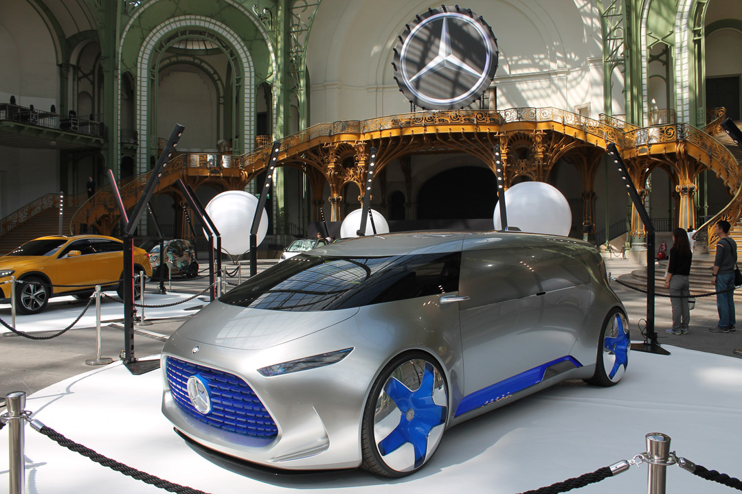 Новий футуристичний концепт-кар від Mercedes-Benz F 015