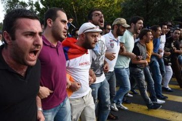 Прихильники опозиції у Вірменії знову вийшли на вулиці