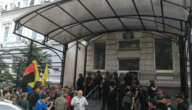 З'їзд партії екс-міністра Клименка зірвали активісти