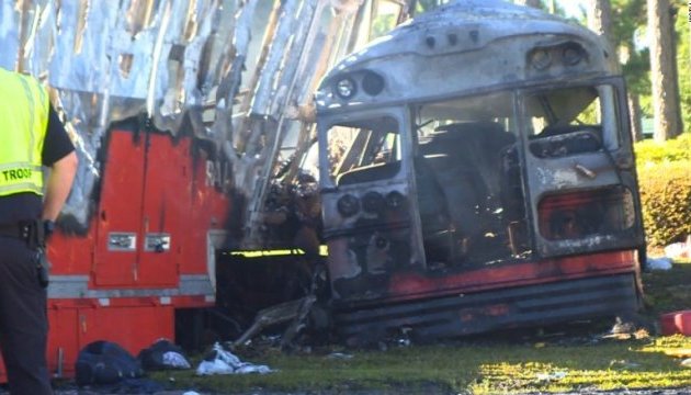 У Флориді автобус зіткнувся з фурою: п'ятеро загиблих