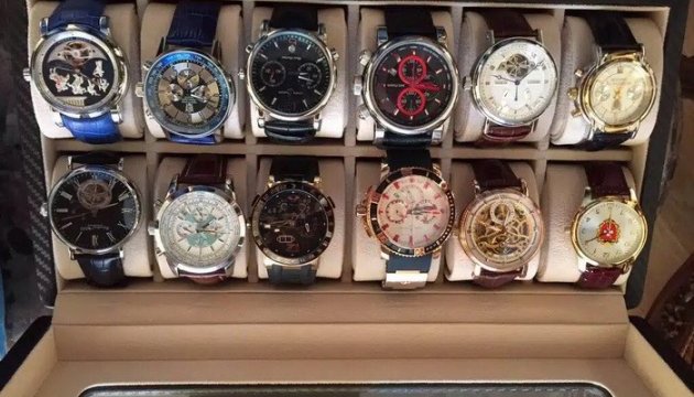 У заступника прокурора Рівненщини знайшли годинників на кілька мільйонів