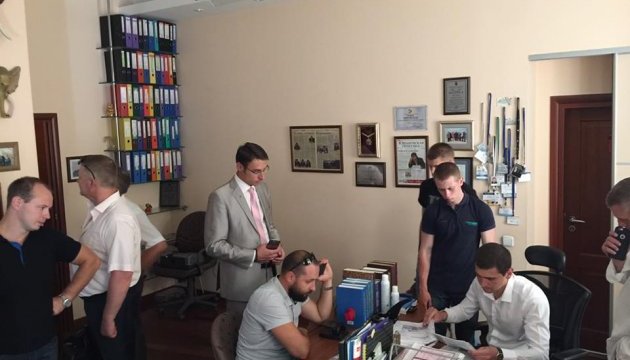 НАБУ підтверджує обшуки у адвокатів Онищенка 