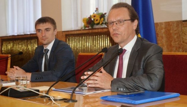 Бізнес-омбудсмену на Закарпатті розповіли про владу і дороги 