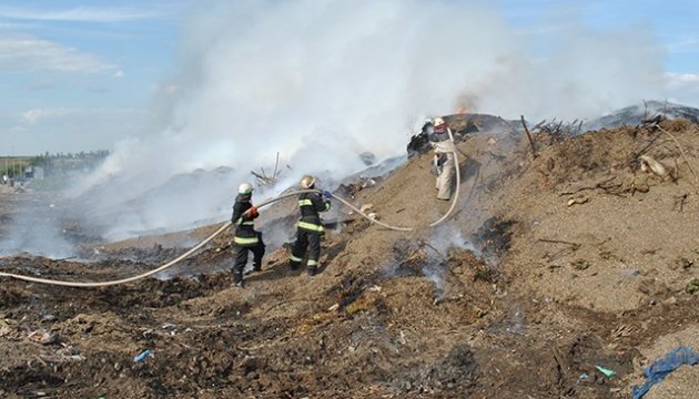 Рятувальники понад п'ять годин гасили сміттєзвалище у Миколаєві